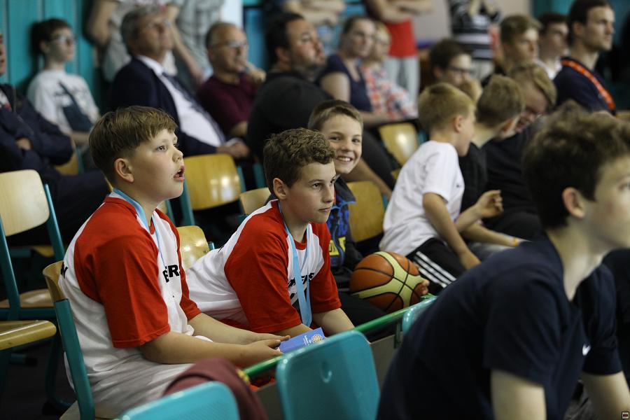 170513_u17-mcr-ova_088.jpg