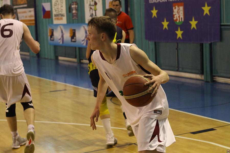 170513_u17-mcr-ova_201.jpg