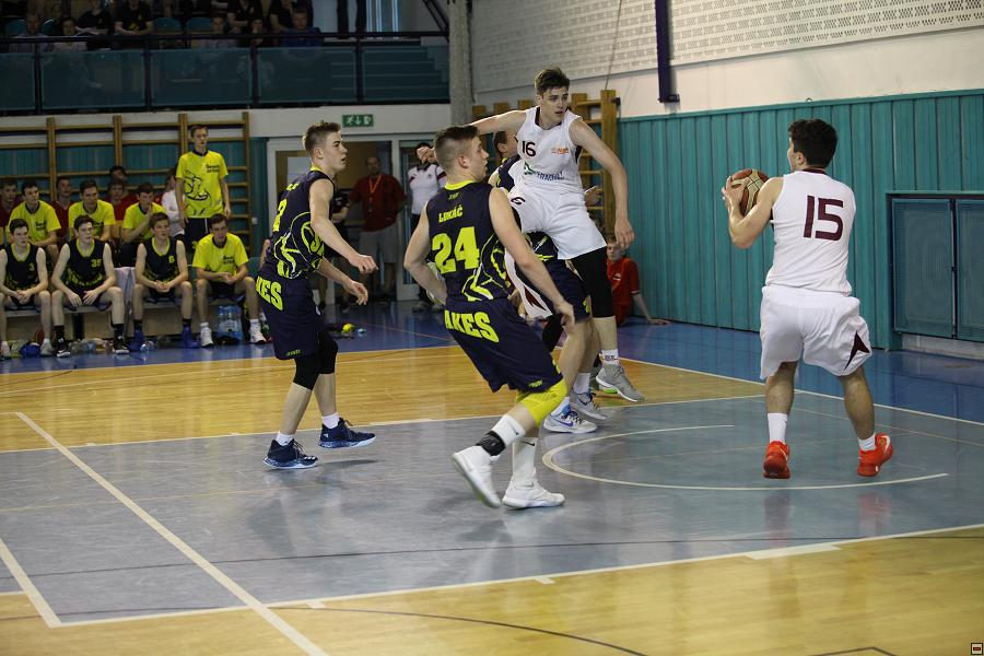 170513_u17-mcr-ova_278.jpg