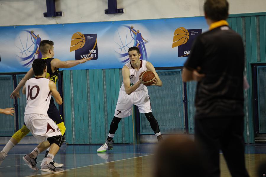 170513_u17-mcr-ova_286.jpg