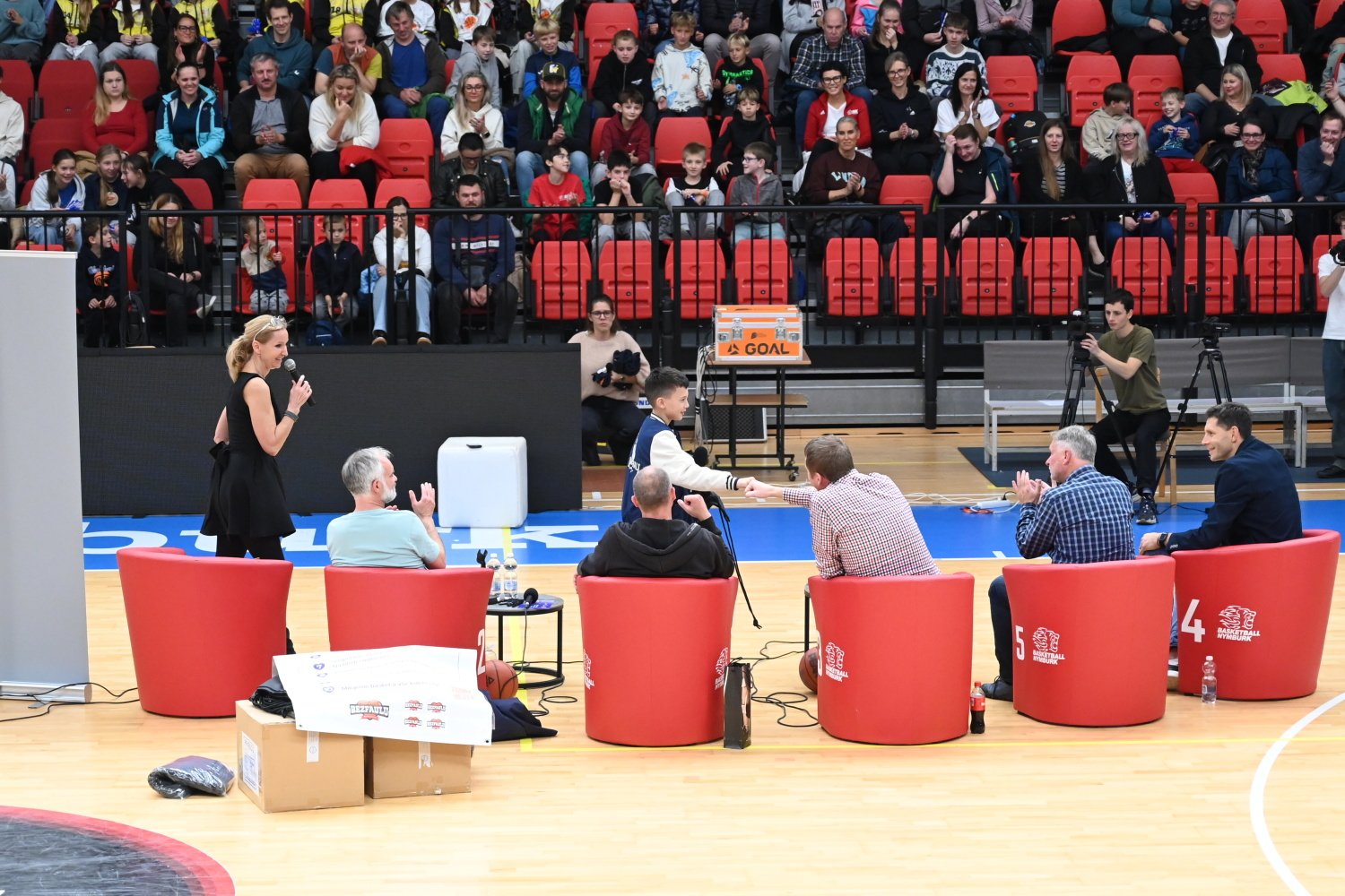 Diskuze projektu Bez faulu na palubovce Sportovního centra Nymburk