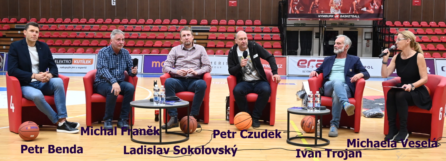 Petr Benda, Michal Franěk, Ladislav Sokolovský, Petr Czudek, Ivan Trojan a Michaela Veselá při diskuzi Bez faulu