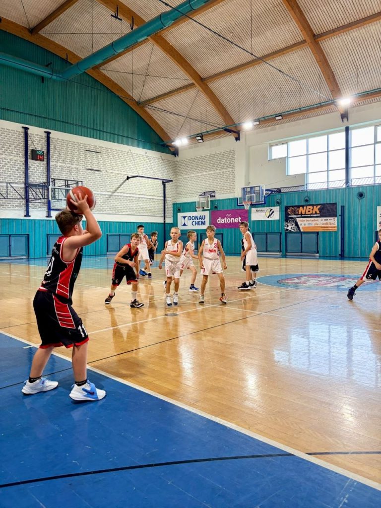 Zápas BA Nymburk U11 proti BK Brandýs nad Labem v hale ZŠ Komenského v Nymburce.
