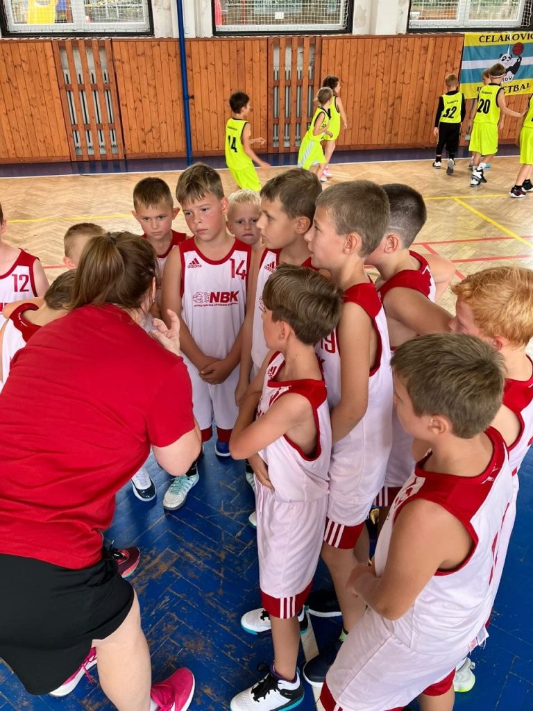 Přípravka BA Nymburk v Čelákovicích zvládla vyrovnaný duel a ovládla turnaj Šmoulinky – fotografie 2