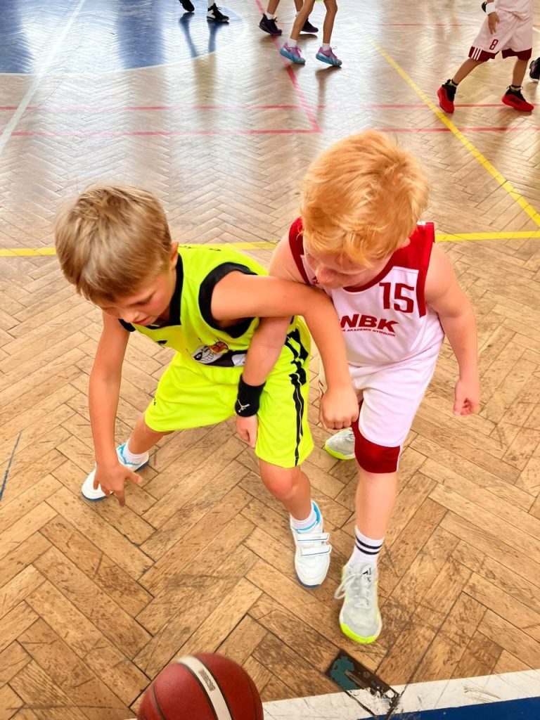 Přípravka BA Nymburk v Čelákovicích zvládla vyrovnaný duel a ovládla turnaj Šmoulinky – fotografie 4