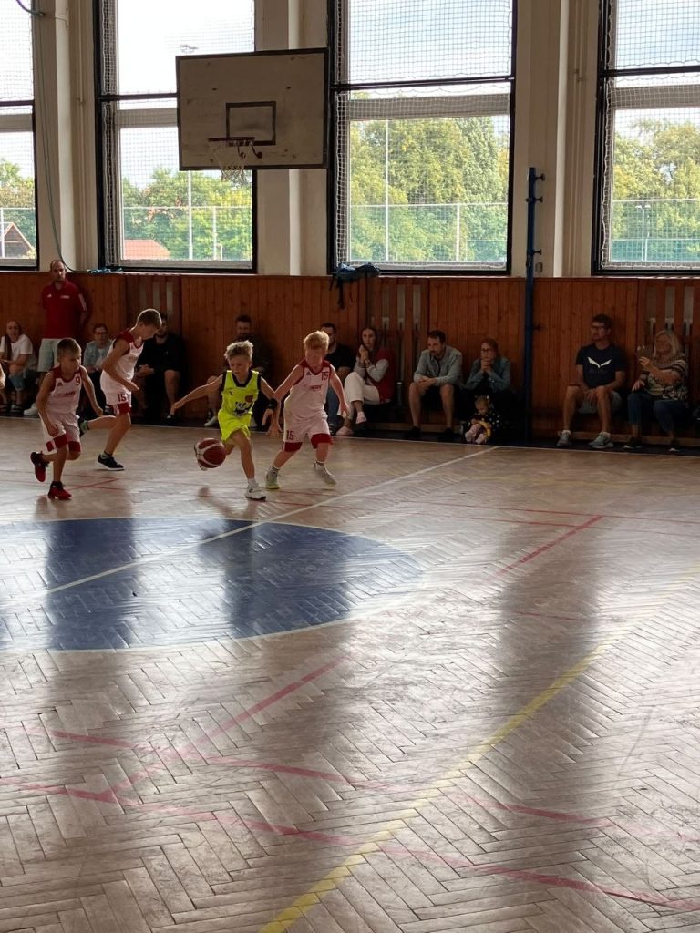 Přípravka BA Nymburk v Čelákovicích zvládla vyrovnaný duel a ovládla turnaj Šmoulinky – fotografie 5