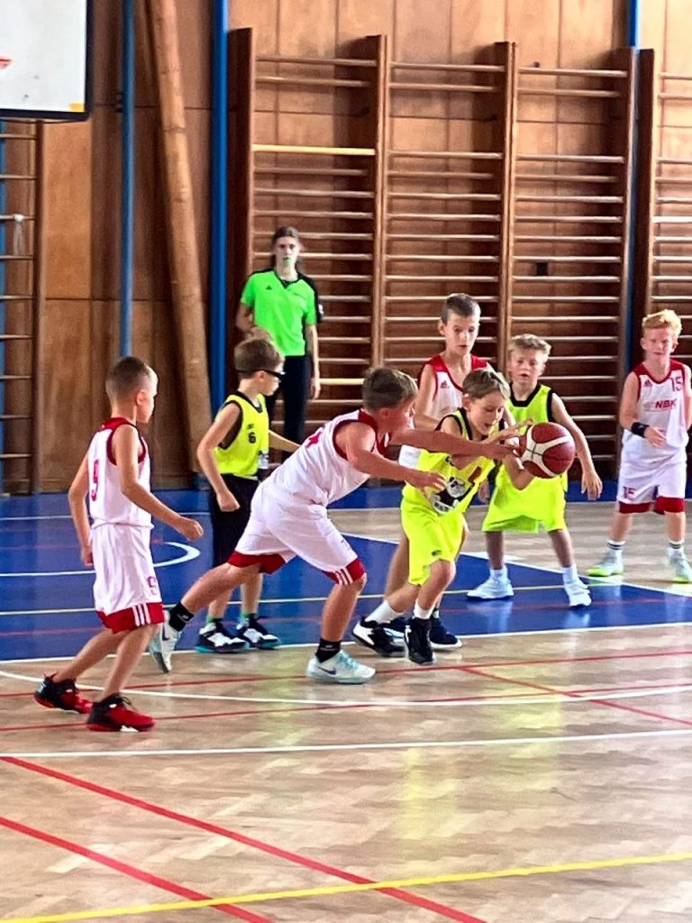 Přípravka BA Nymburk v Čelákovicích zvládla vyrovnaný duel a ovládla turnaj Šmoulinky – fotografie 6