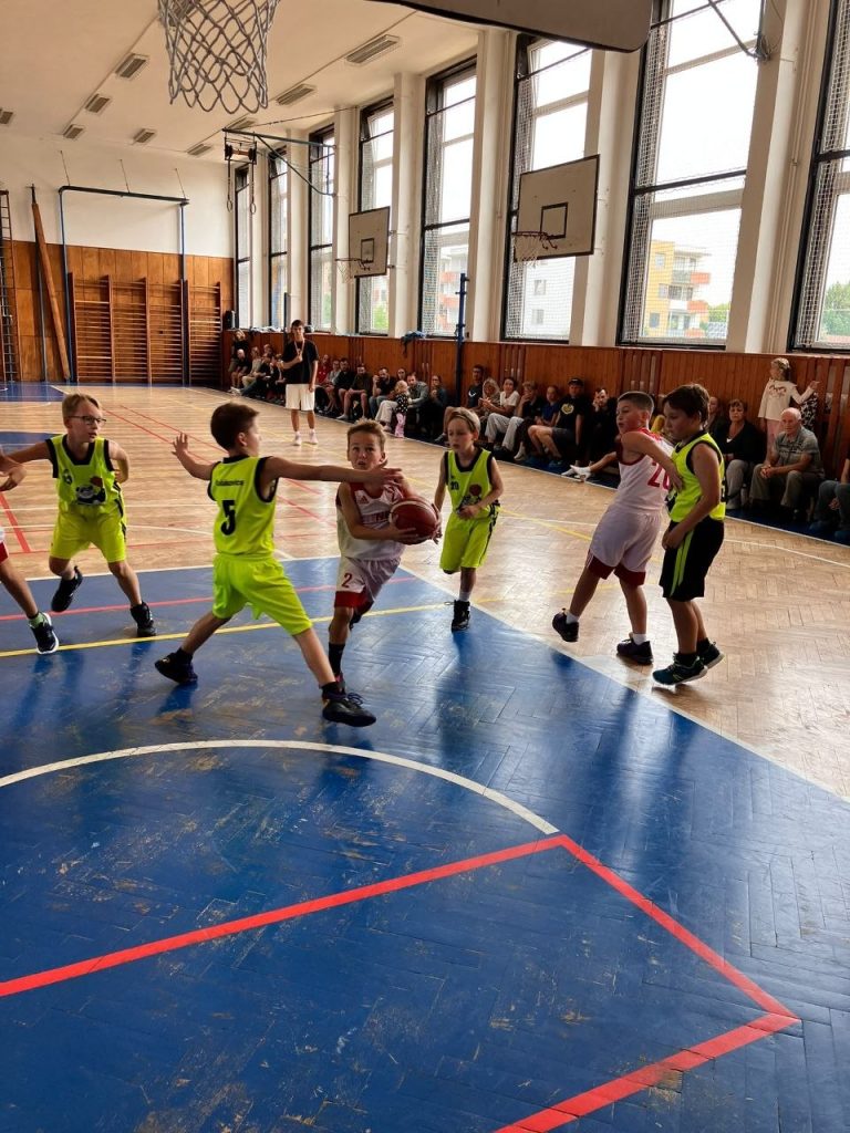 Přípravka BA Nymburk v Čelákovicích zvládla vyrovnaný duel a ovládla turnaj Šmoulinky – fotografie 9