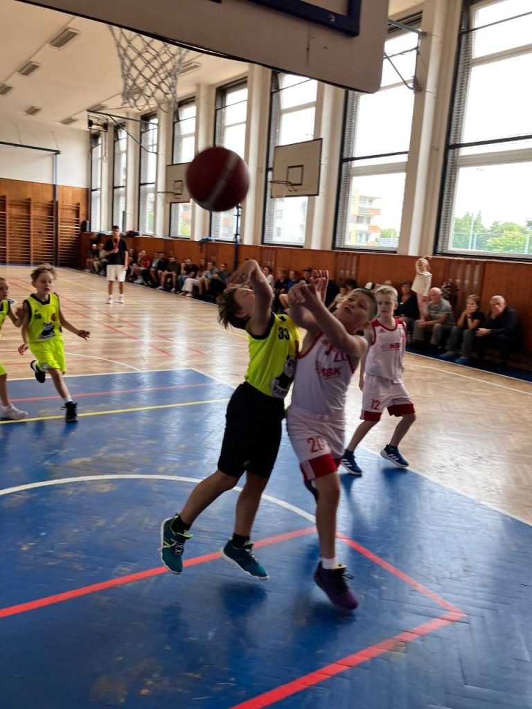 Přípravka BA Nymburk v Čelákovicích zvládla vyrovnaný duel a ovládla turnaj Šmoulinky – fotografie 10