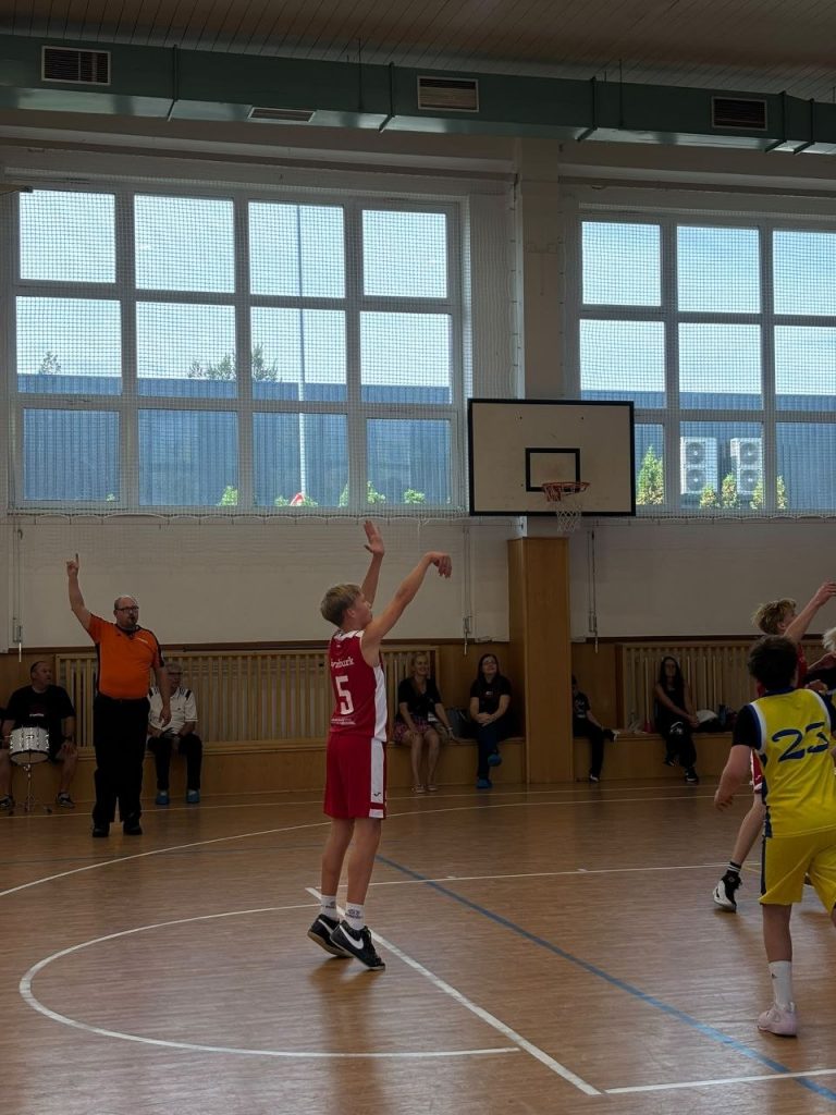 Po vlažném začátku rozhodla tvrdší obrana. BA Nymburk U14 veze z Mladé Boleslavi výhru 95:25 – fotografie 5