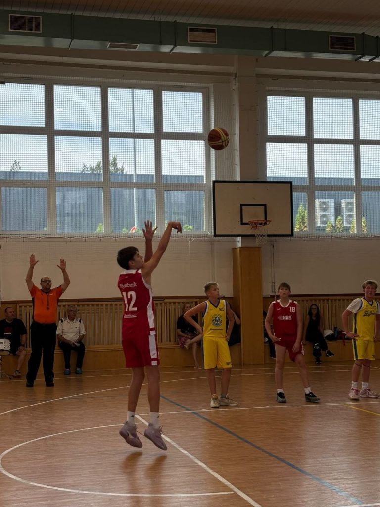 BA Nymburk U14 v akci během venkovního utkání v Mladé Boleslavi