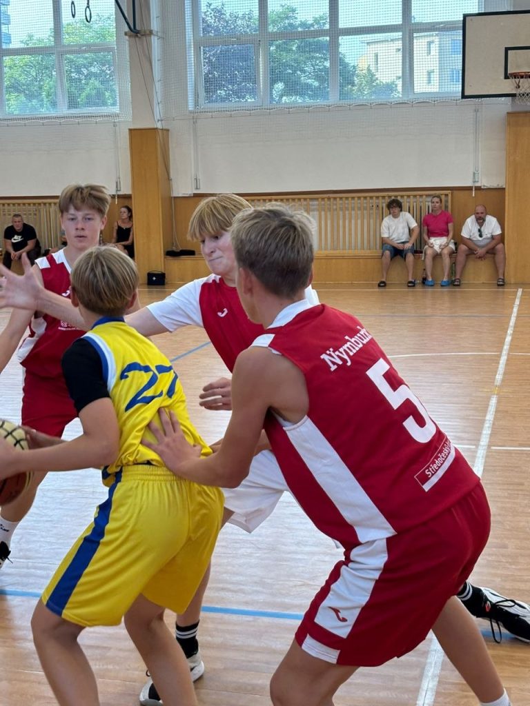 Po vlažném začátku rozhodla tvrdší obrana. BA Nymburk U14 veze z Mladé Boleslavi výhru 95:25 – fotografie 8