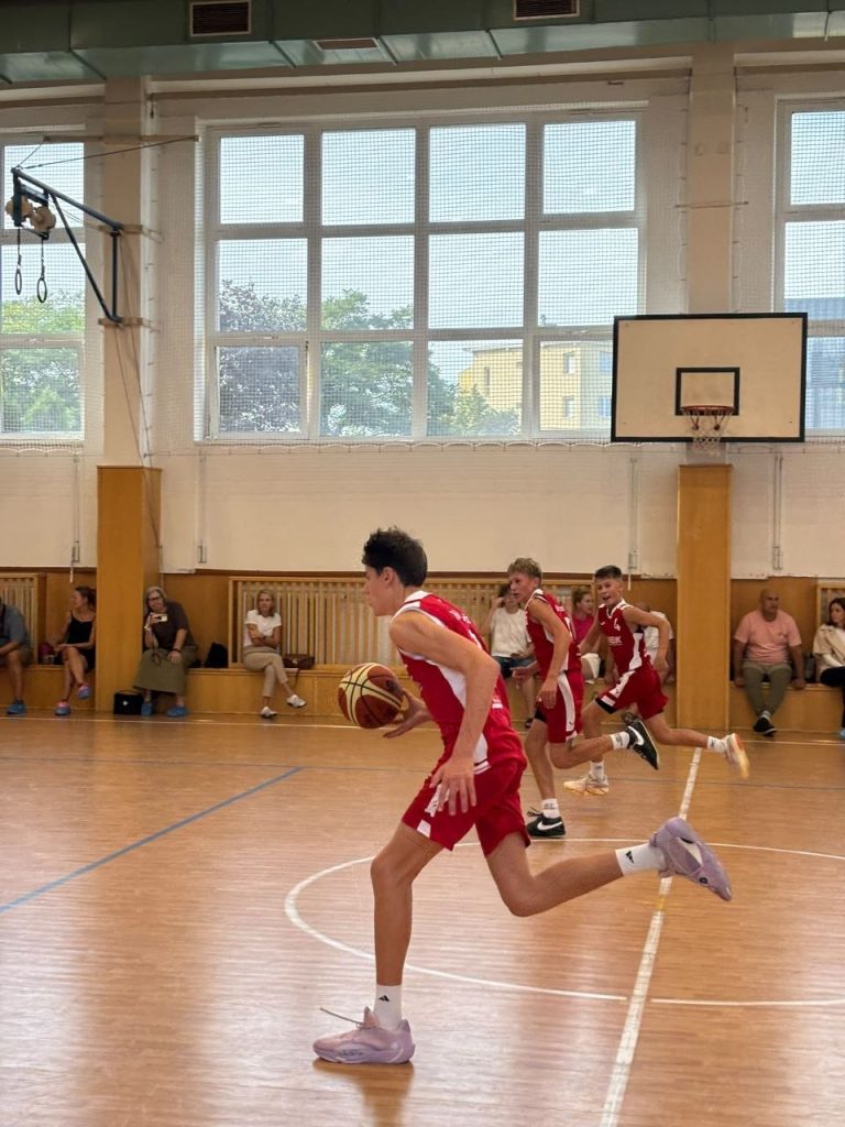 Po vlažném začátku rozhodla tvrdší obrana. BA Nymburk U14 veze z Mladé Boleslavi výhru 95:25 – fotografie 10