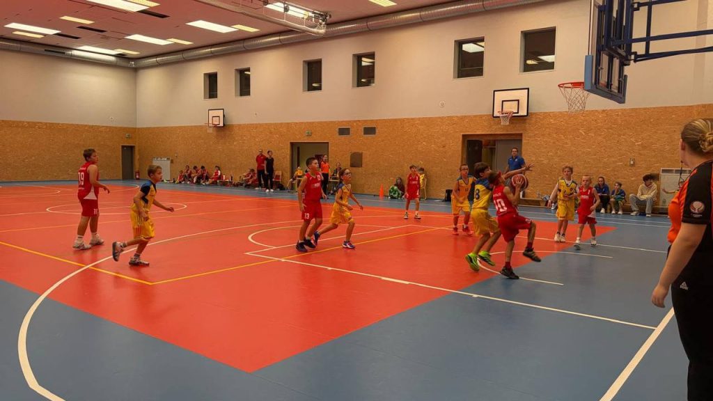 U11 zvládli v Benešově dvě vyrovnaná utkání a ukázali bojovnost – fotografie 3