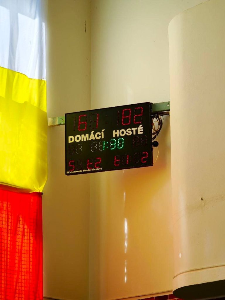 Po změně stran jsme zvedli koncentraci a v Hradci odskočili díky trojkám – fotografie 4