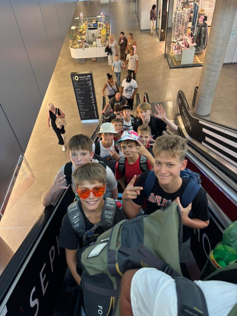 Hráči BA Nymburk U14 během společné cesty na turnaj v Ostravě