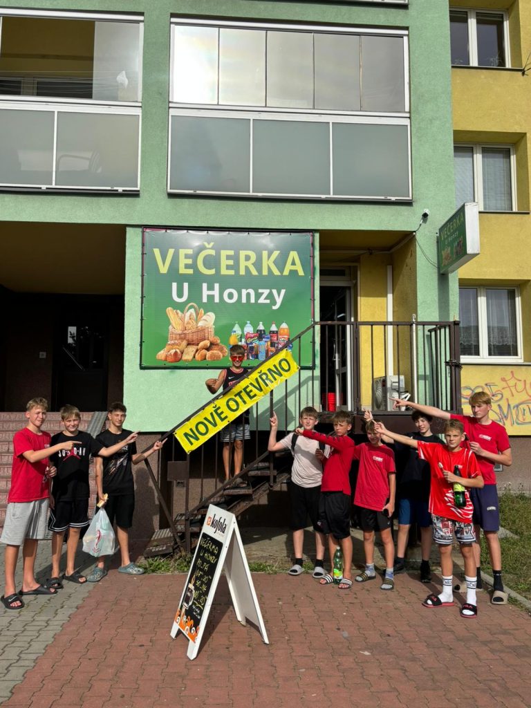 Tým BA Nymburk U14 během turnajového pobytu v Ostravě