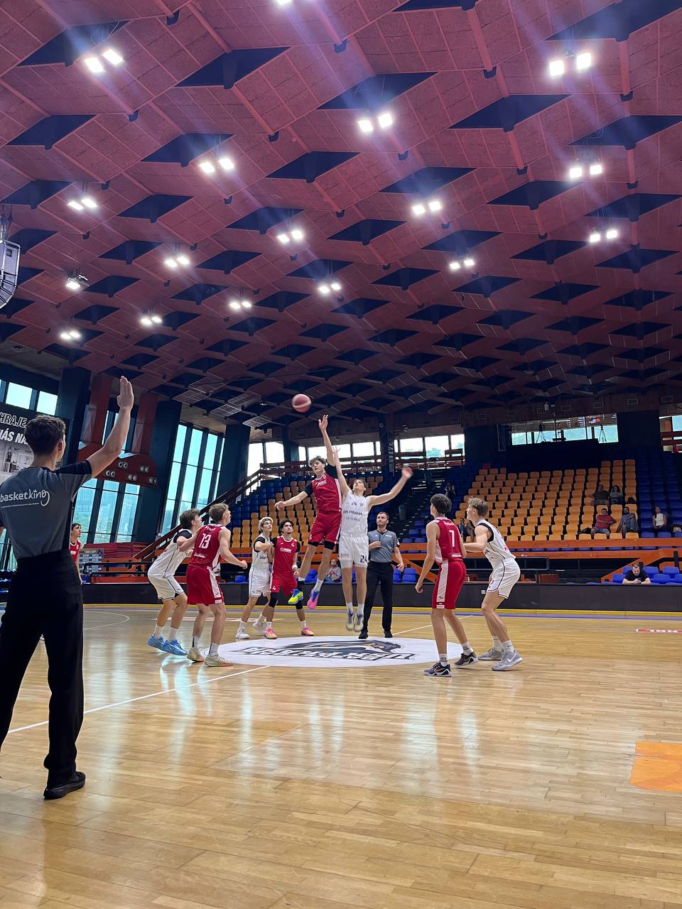 U19 po pomalém startu nestačili na USK Praha. Druhá půle už měla lepší parametry