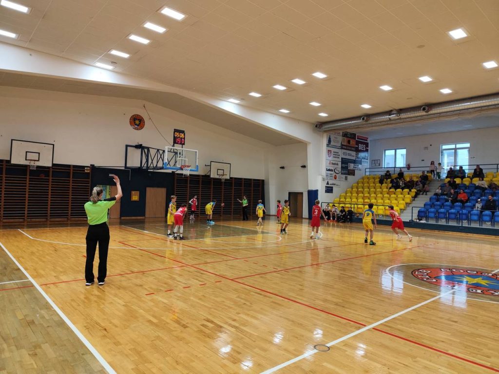 BA Nymburk U13 v Benešově padla vysokým rozdílem, potrápily ji ztráty i zakončení – fotografie 3