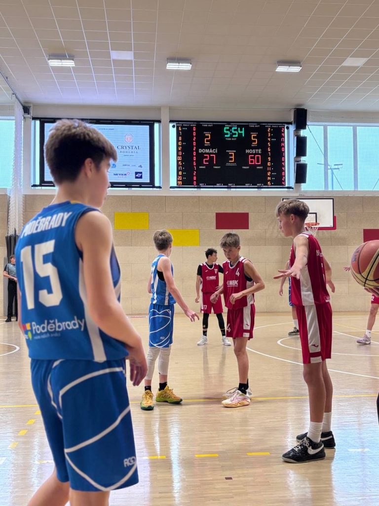 BA Nymburk U14 v Poděbradech zvítězila vysoko, trenér ale upozornil na chyby v přechodu i zakončení – fotografie 3